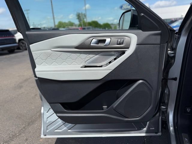 Used 2025 Ford Explorer Platinum w/ LUX Leather Package AWD/4WD image 12