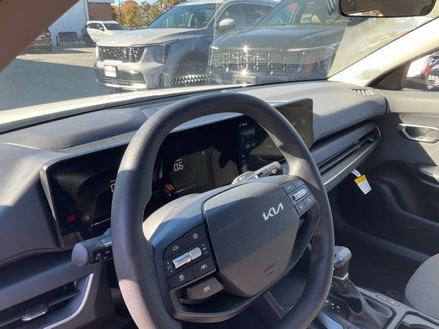 New 2025 Kia K4 LXS image 38