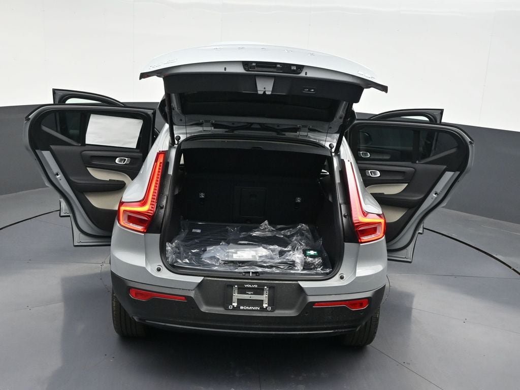 New 2026 Volvo XC40 B5 Plus w/ Protection Package Premier AWD/4WD image 33
