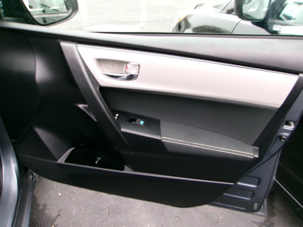 Used 2017 Toyota Corolla LE w/ Carpet Mat Package (TMS) image 15