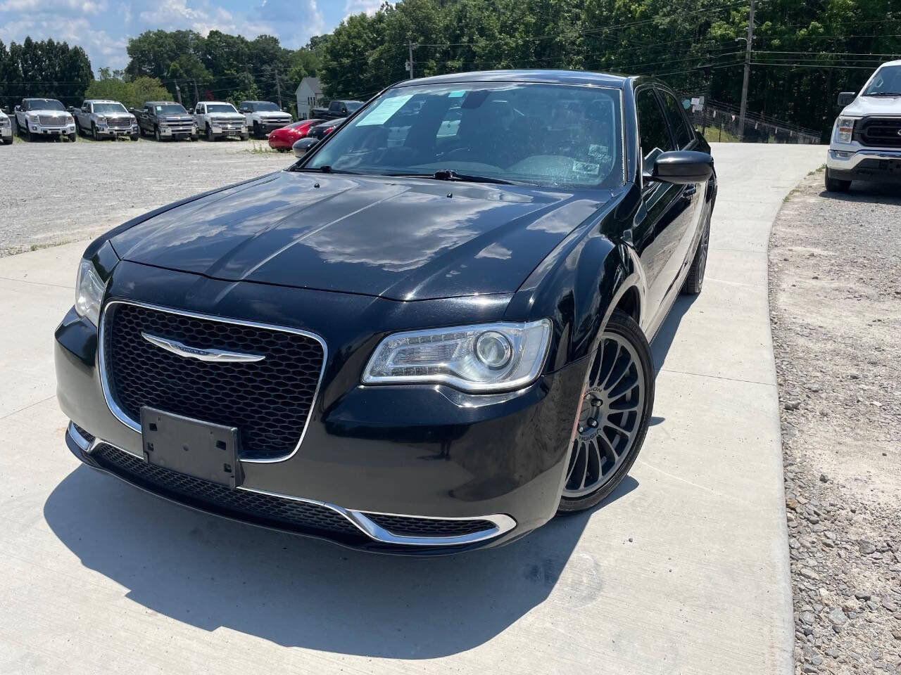 Used 2017 Chrysler 300 Limited RWD image 4