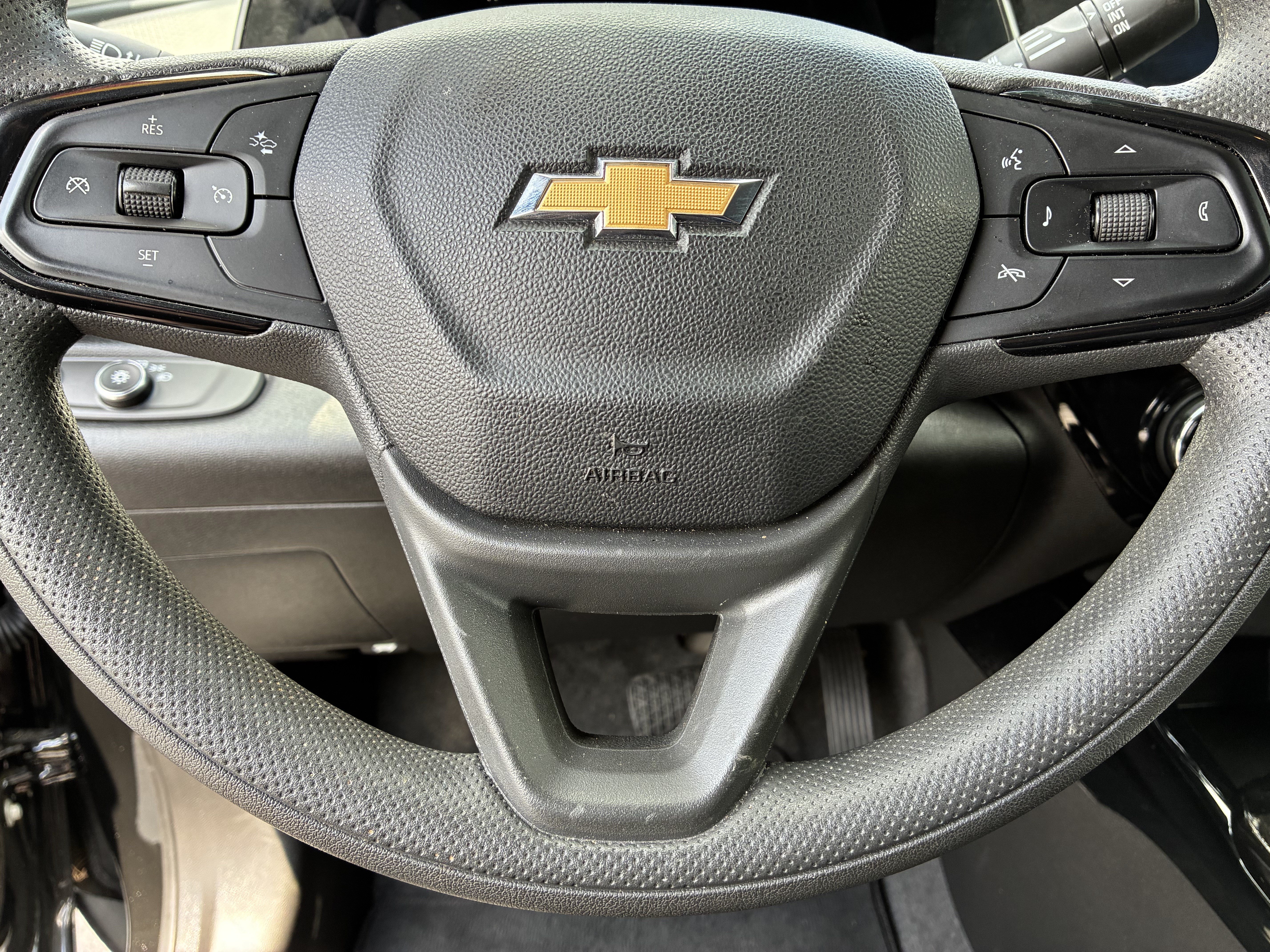 Used 2025 Chevrolet Trax LT FWD image 27