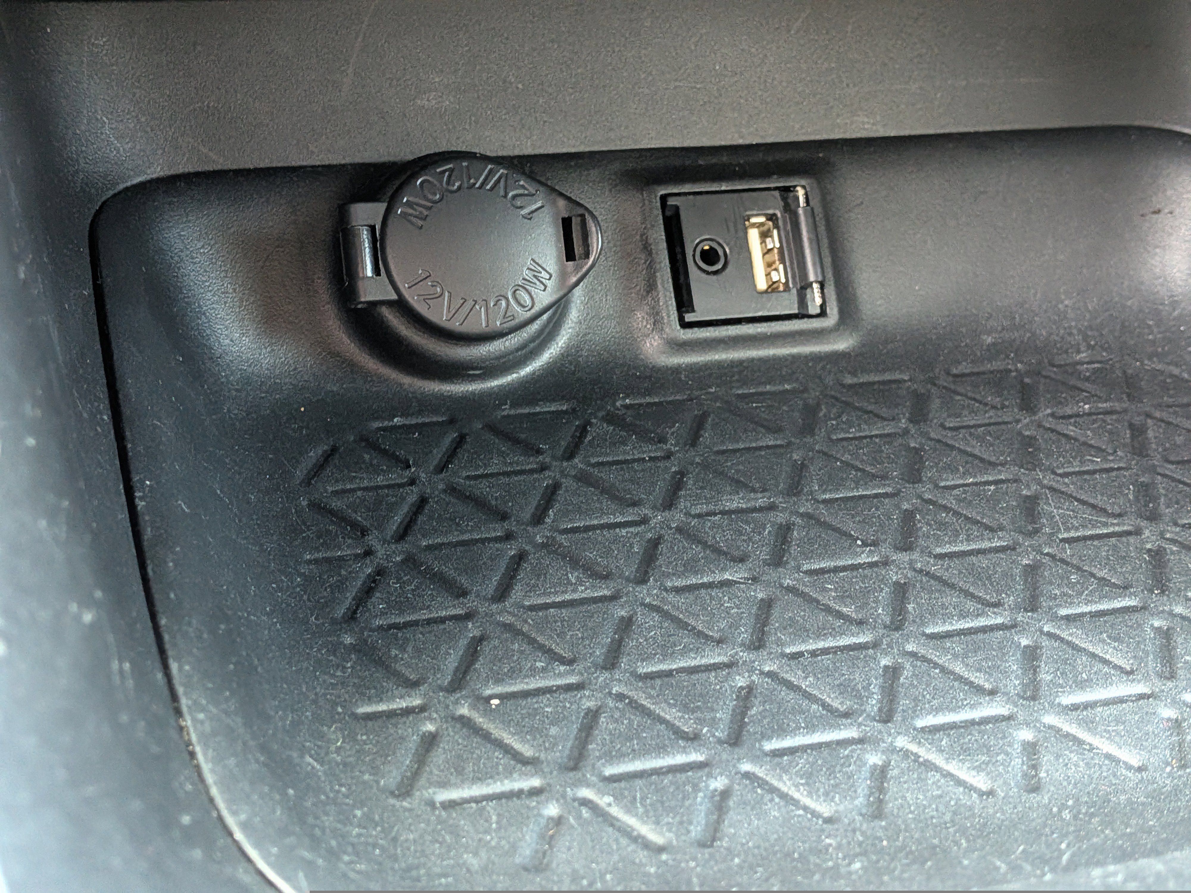 Used 2019 Toyota RAV4 LE image 28