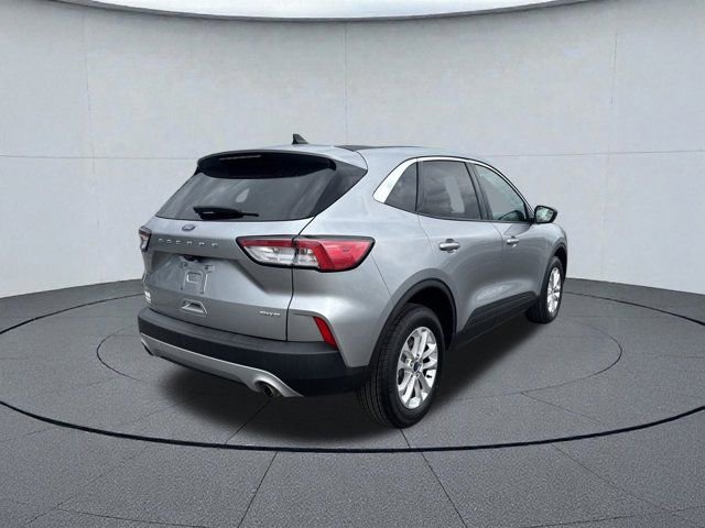 Used 2022 Ford Escape SE w/ Cold Weather Package image 2