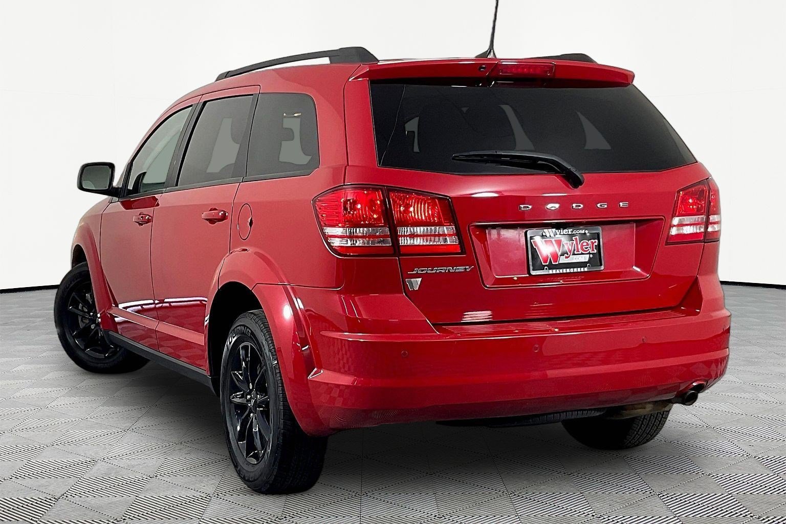 Used 2020 Dodge Journey SE w/ SE Popular Equipment Group FWD image 4
