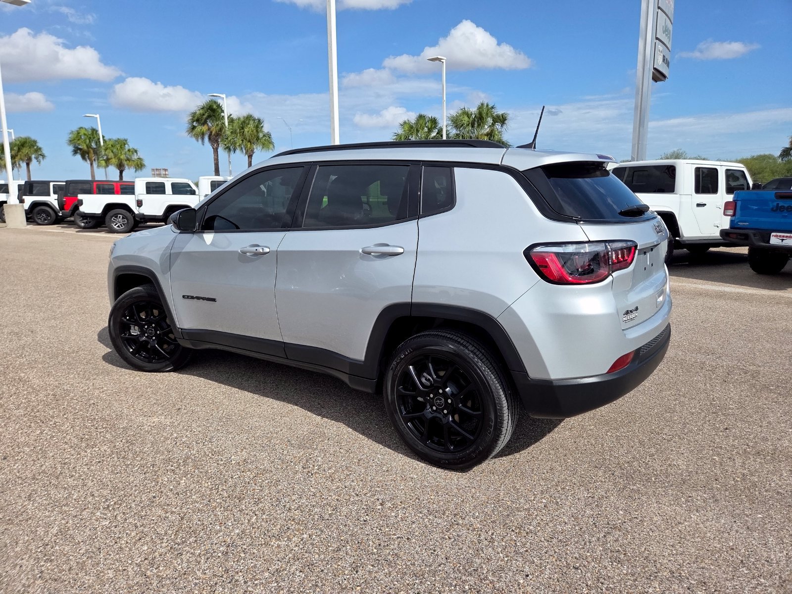 New 2026 Jeep Compass Latitude AWD/4WD image 5