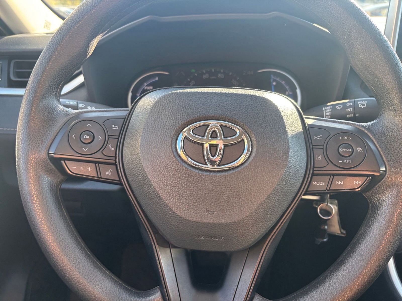 Used 2025 Toyota RAV4 LE image 27