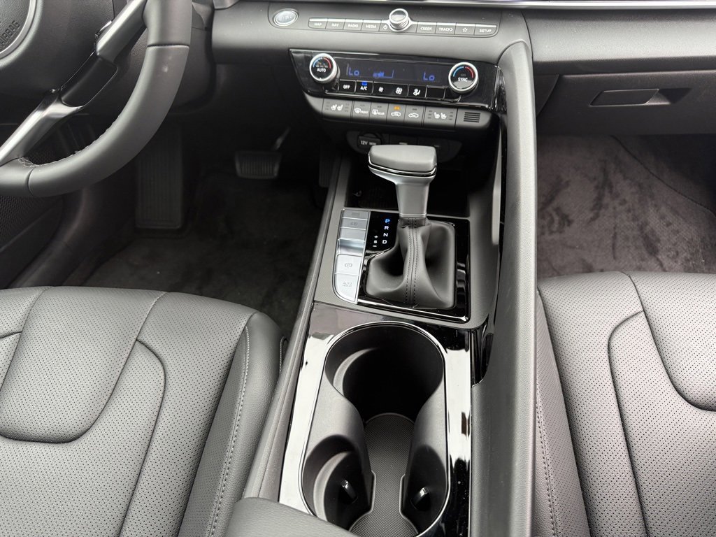 New 2025 Hyundai Elantra Limited image 26