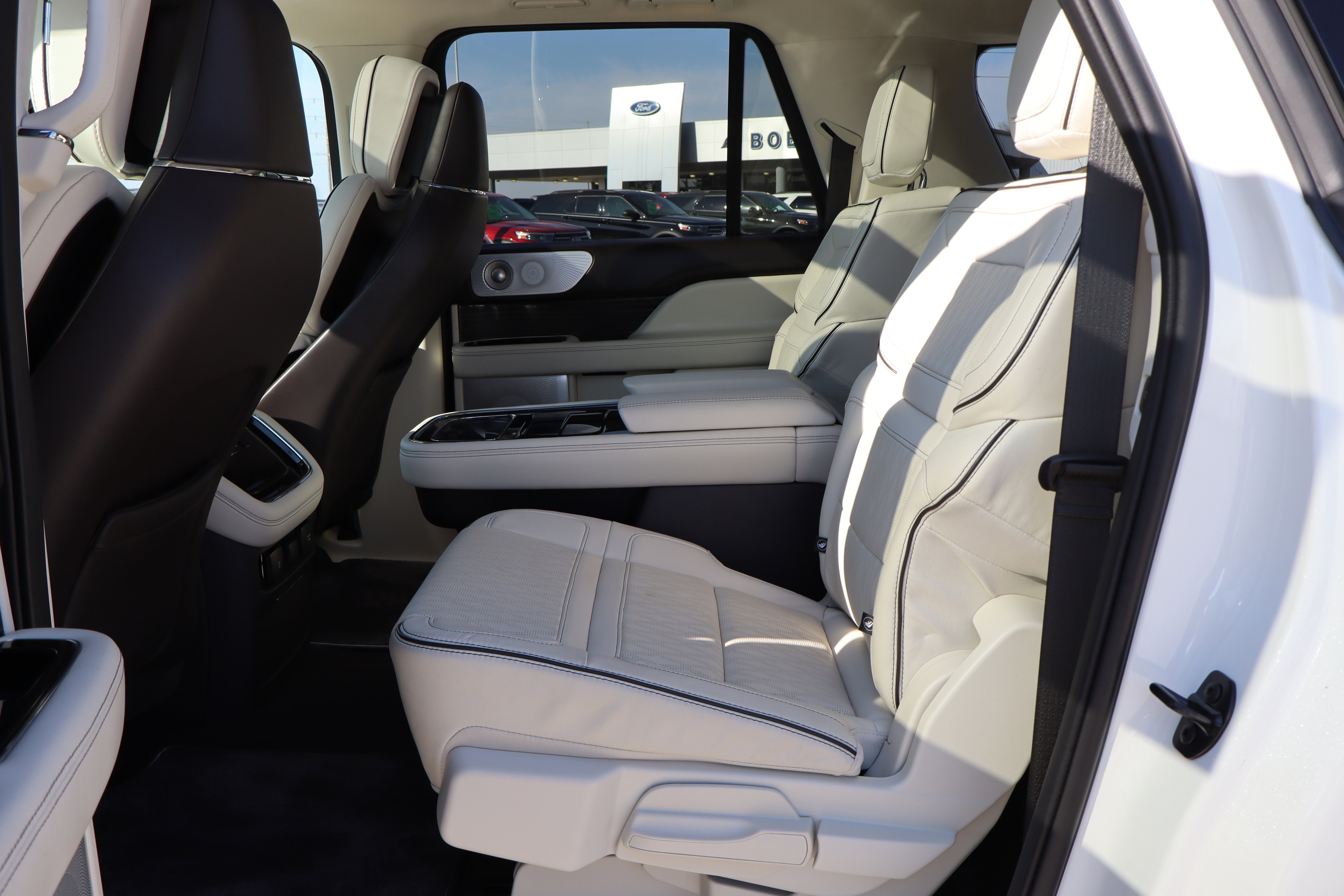 Used 2024 Lincoln Navigator L Black Label AWD/4WD image 11