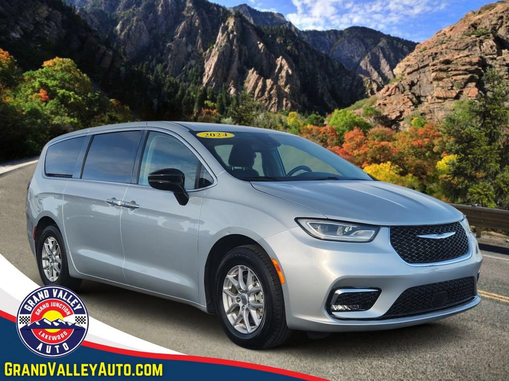 Used 2024 Chrysler Pacifica Touring-L