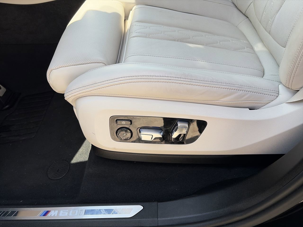Certified 2025 BMW X7 M60i AWD/4WD image 13