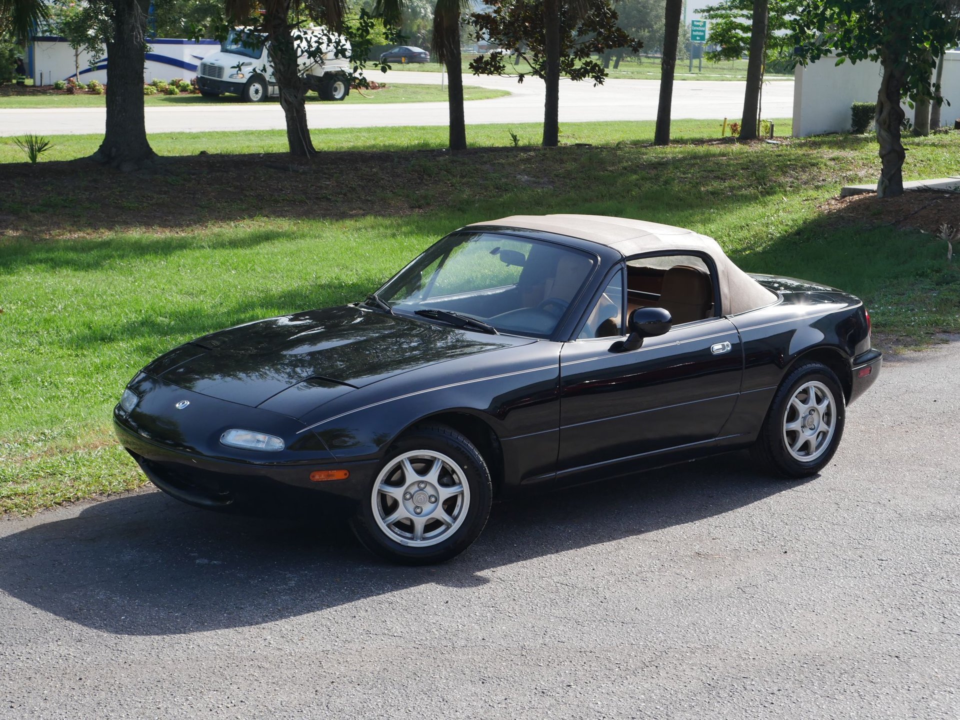 Used 1997 MAZDA MX-5 Miata RWD image 90