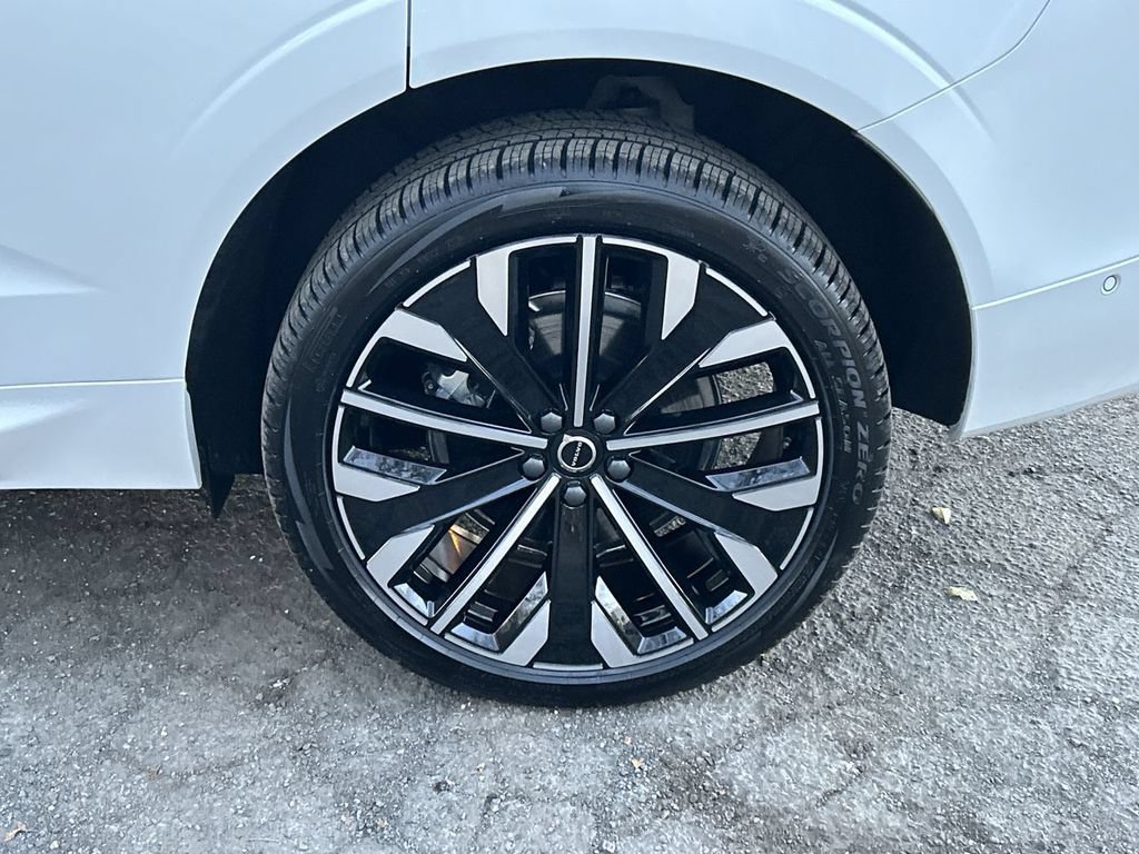 New 2026 Volvo XC60 T8 Ultra w/ Climate Package AWD/4WD image 11