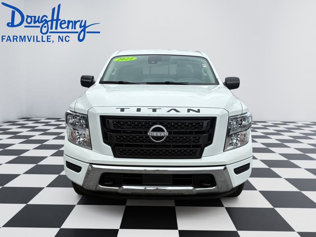 Used 2024 Nissan Titan SV image 8