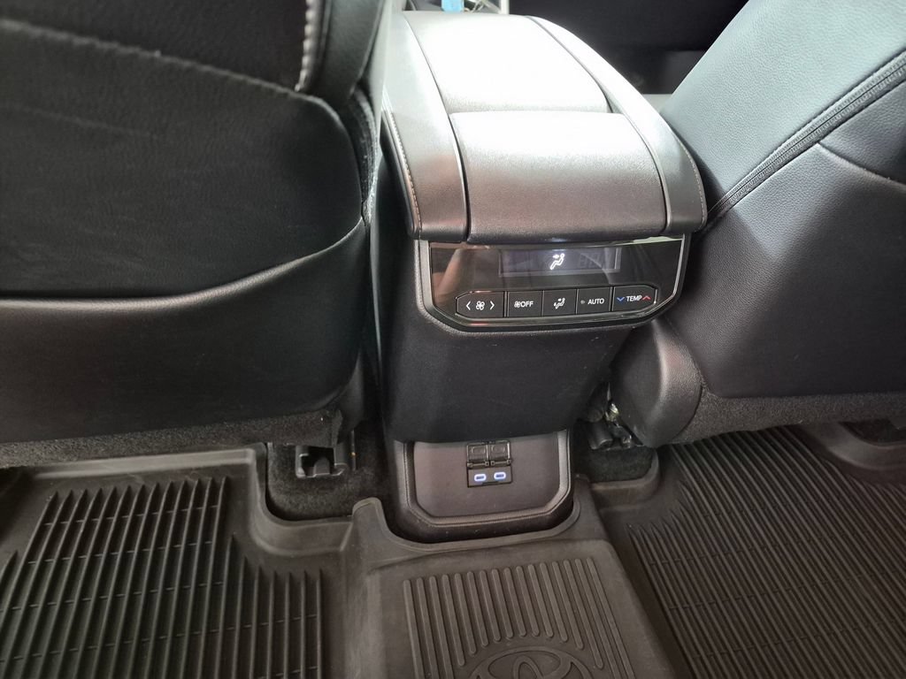 Used 2025 Toyota Highlander XLE AWD/4WD image 22