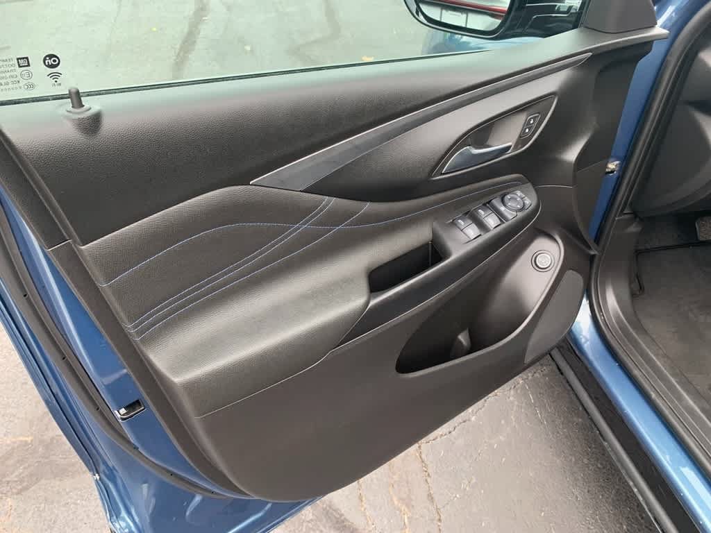 Used 2025 Buick Envista Sport Touring w/ Convenience I Package FWD image 21