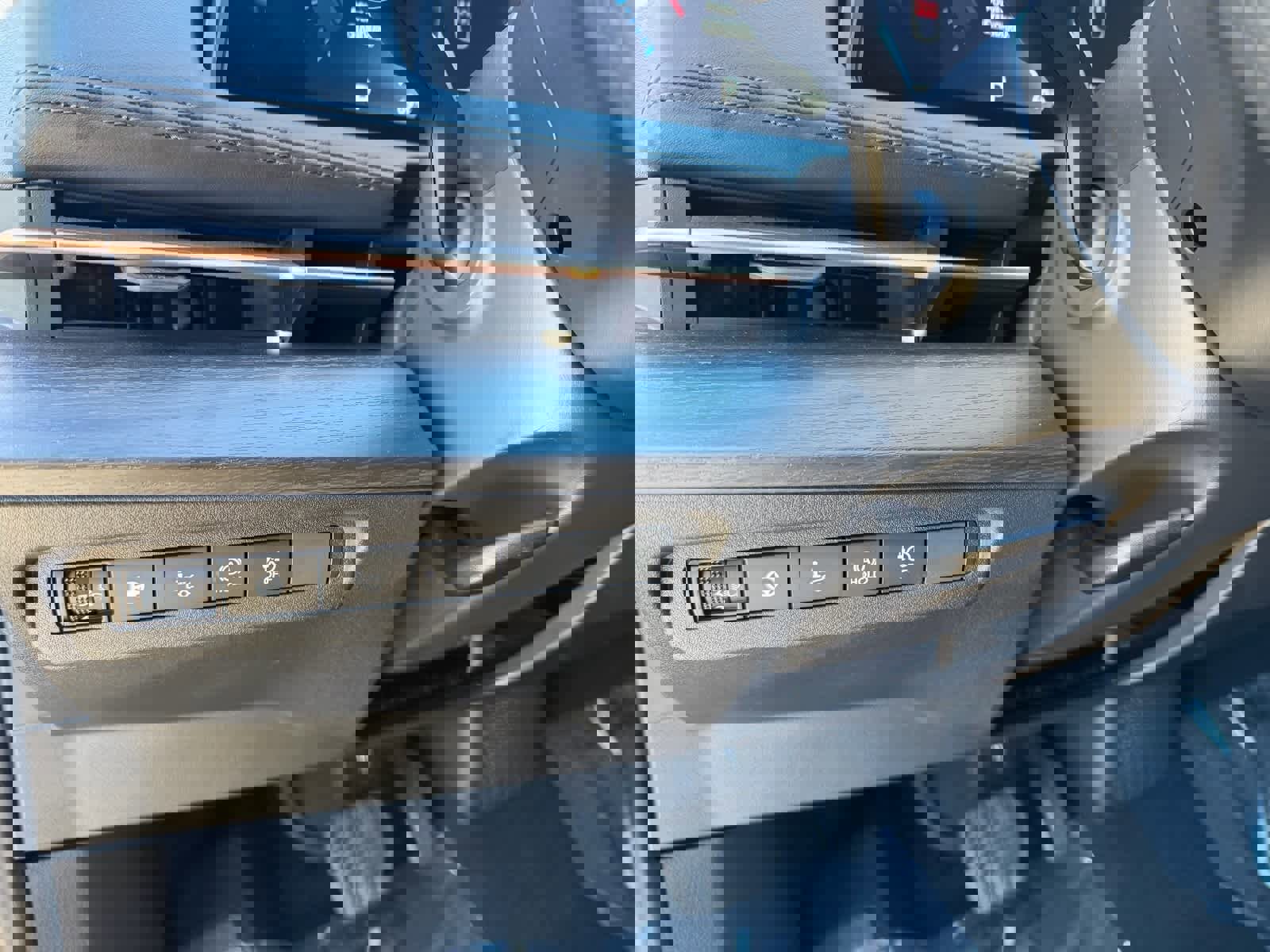 Certified 2025 Nissan Ariya ENGAGE image 22