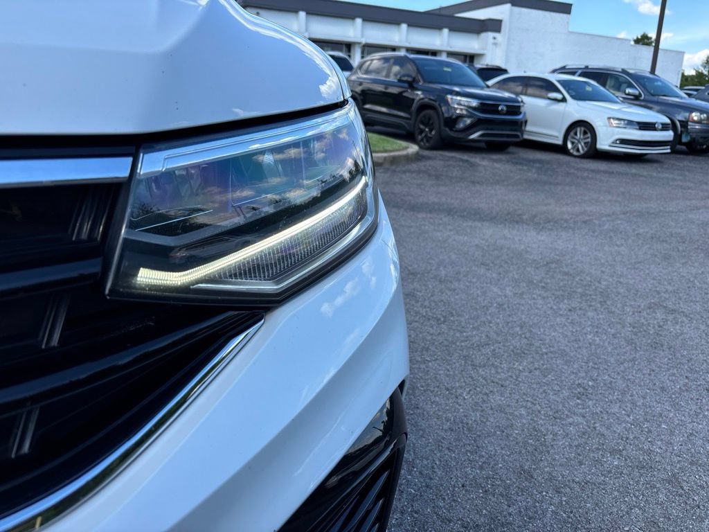 Used 2024 Volkswagen Tiguan SE R-Line FWD image 9