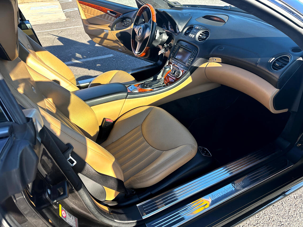 Used 2011 Mercedes-Benz SL 550 image 17