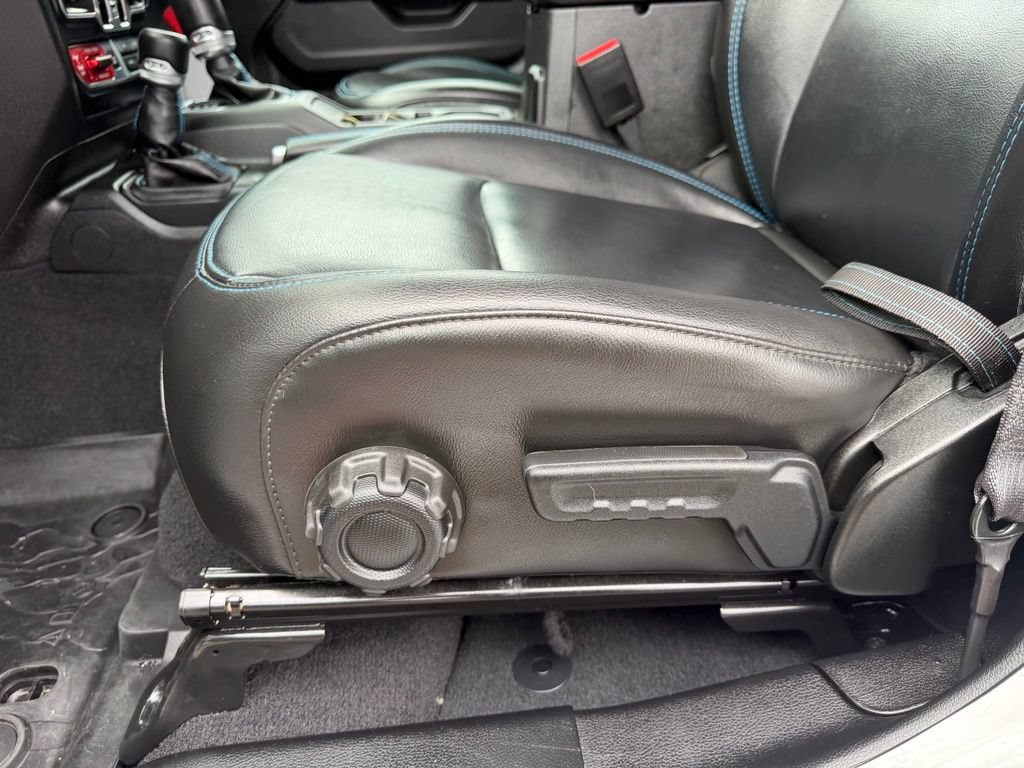 Used 2023 Jeep Wrangler Unlimited Rubicon 4xe w/ Cold Weather Group AWD/4WD image 13