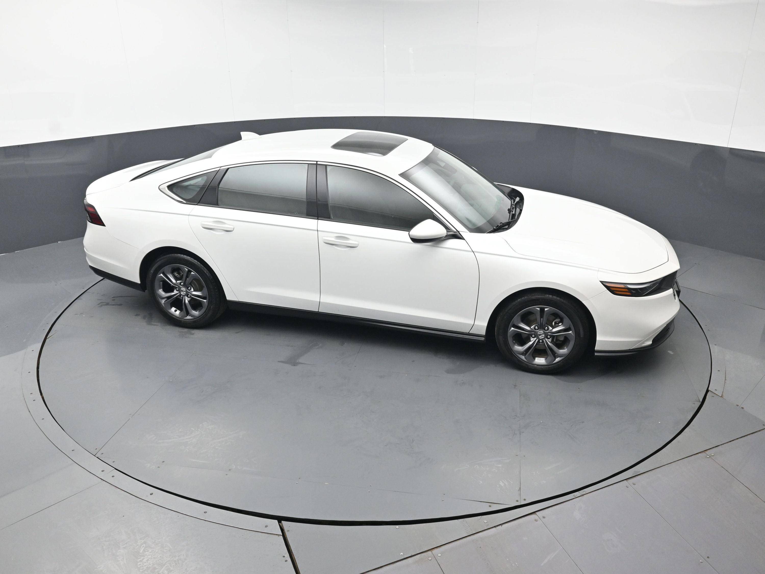 Certified 2023 Honda Accord EX image 33