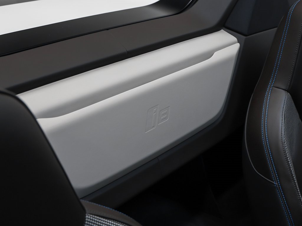 Used 2019 BMW i8 image 16