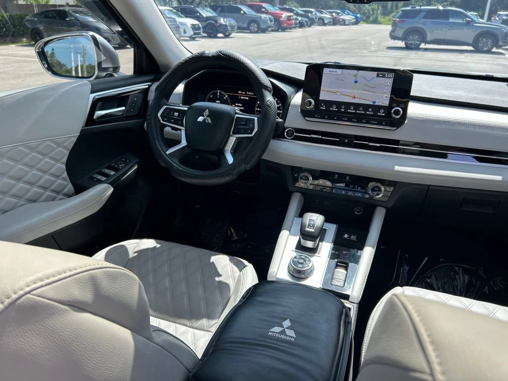 Used 2025 Mitsubishi Outlander 4WD Plug-In Hybrid image 50