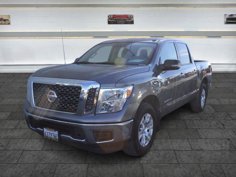 Used 2017 Nissan Titan SV image 3