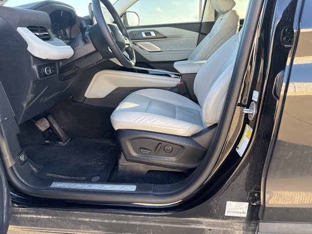 Used 2025 Ford Explorer Platinum w/ Ultimate Package image 10