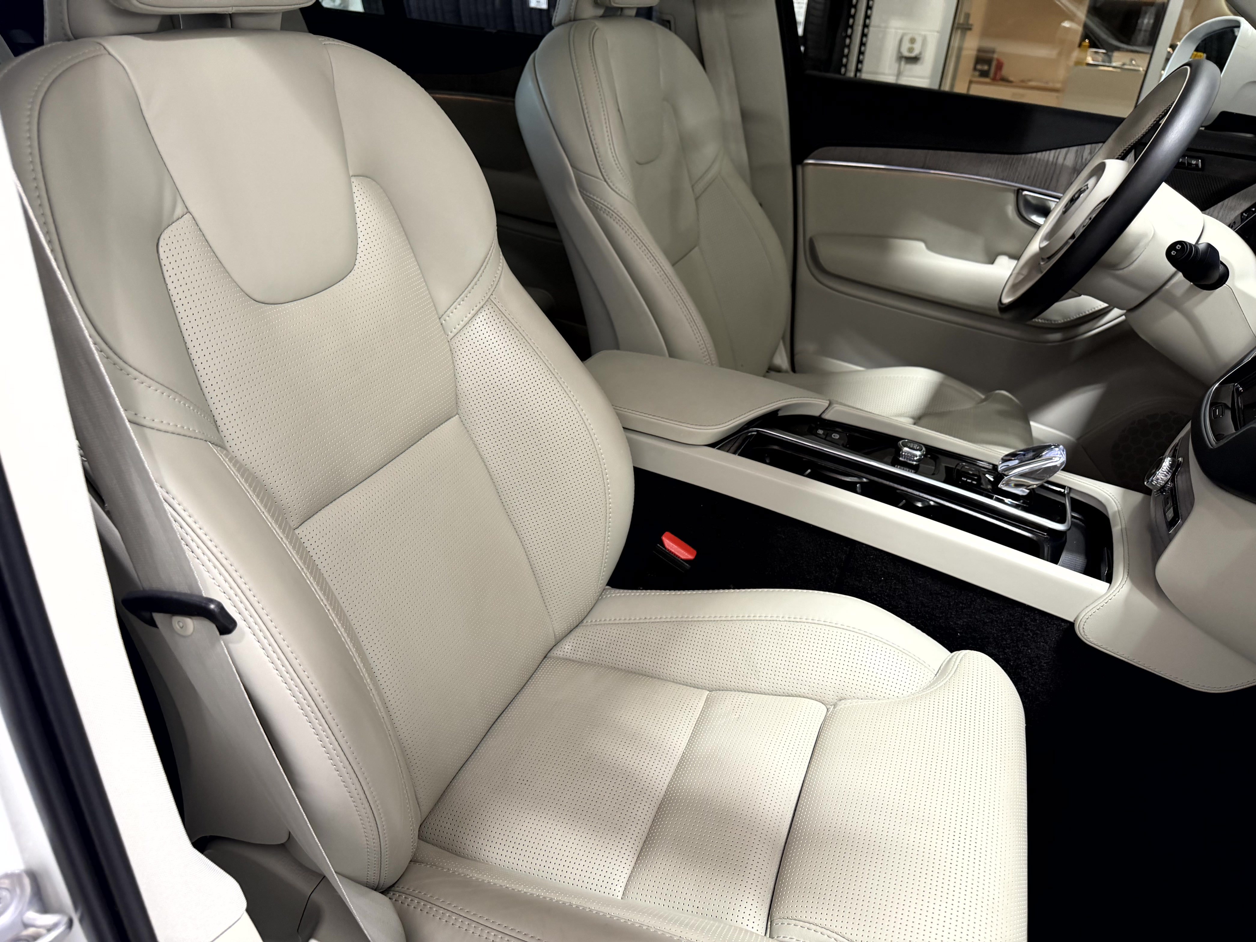 Used 2024 Volvo XC90 B6 Ultimate w/ Protection Package AWD/4WD image 21