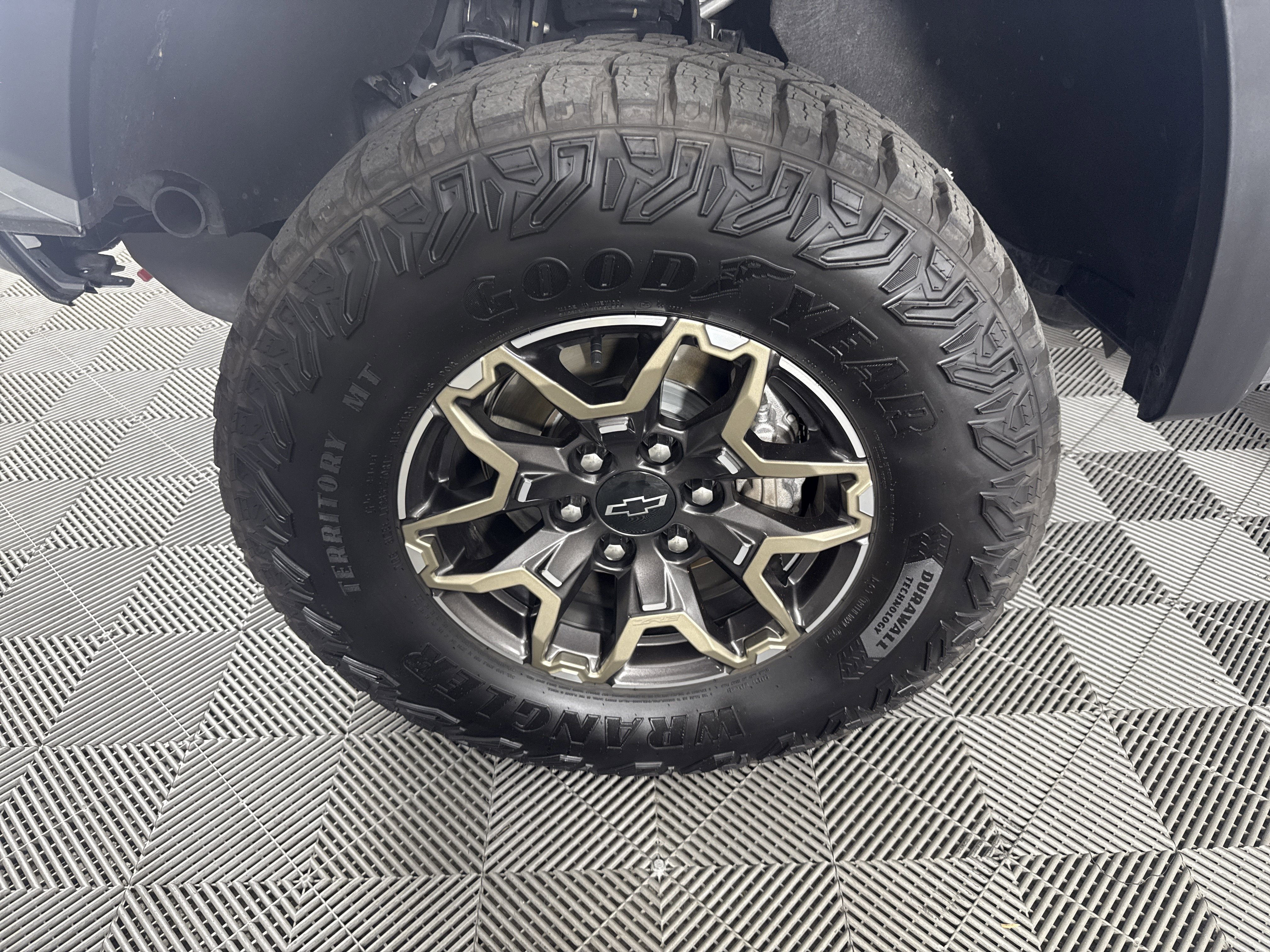 Used 2024 Chevrolet Colorado Z71 w/ Z71 Convenience Package 2 image 11