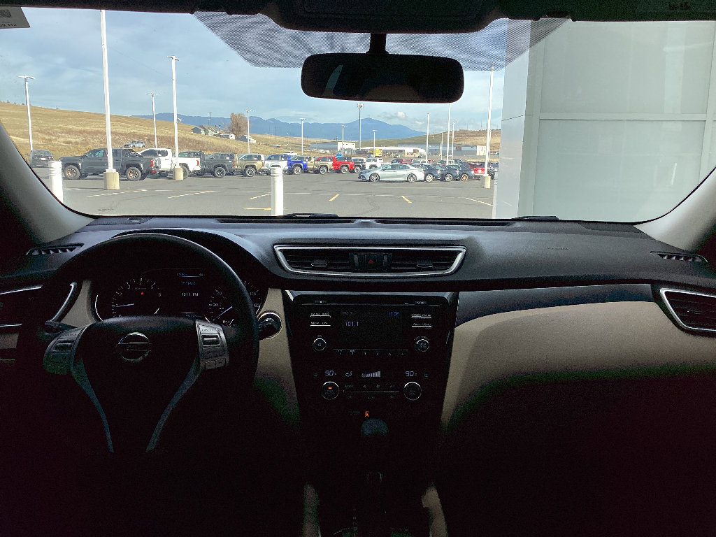 Used 2016 Nissan Rogue SV image 18