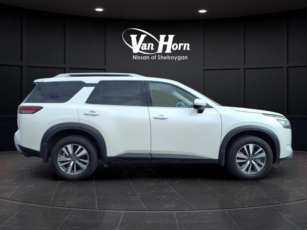 Used 2024 Nissan Pathfinder SL image 2
