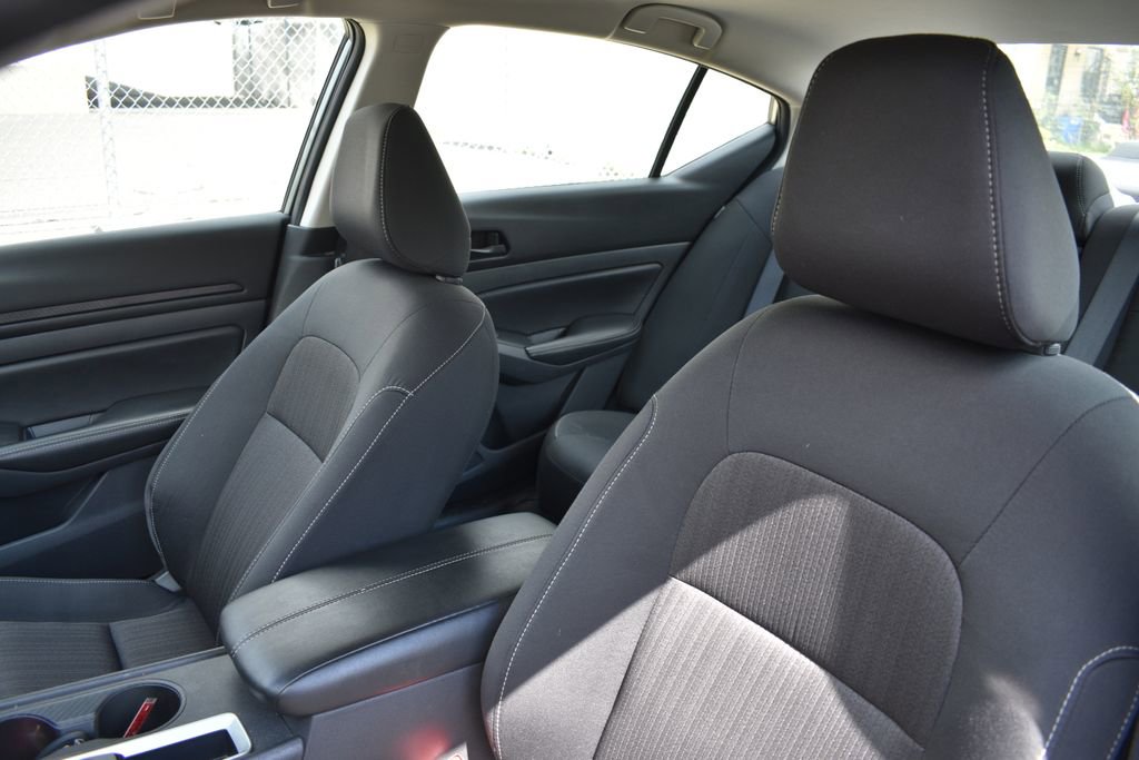 Used 2025 Nissan Altima 2.5 SV image 10