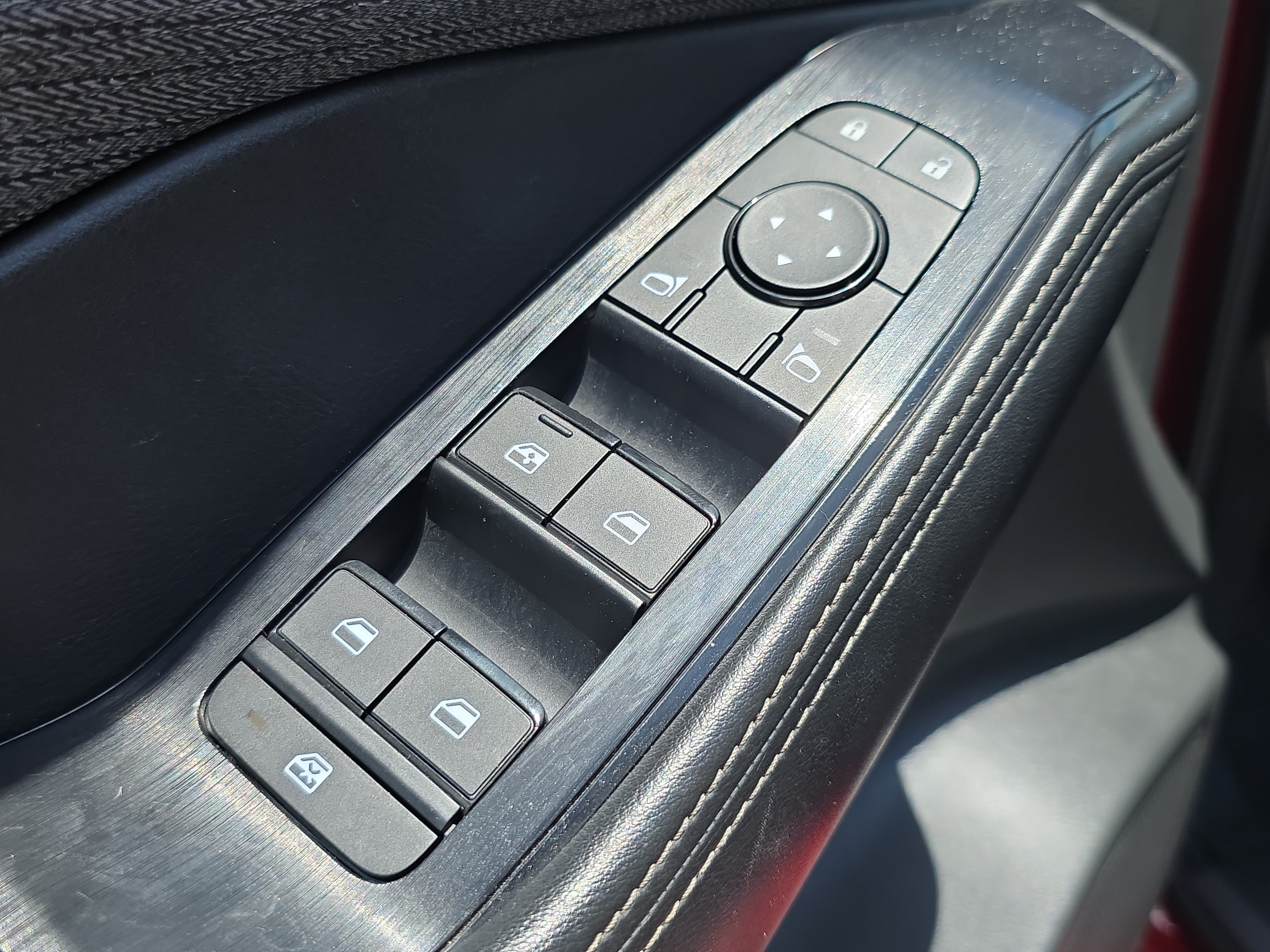 Used 2023 Nissan Rogue SV FWD image 21
