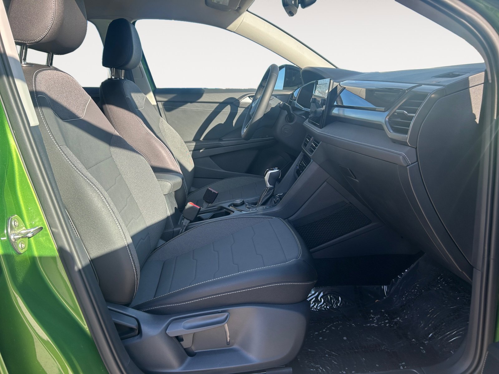 New 2025 Volkswagen Taos SE image 6