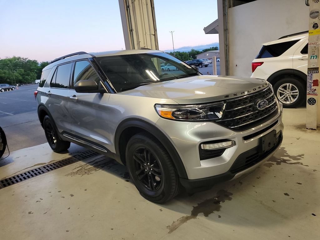 Used 2022 Ford Explorer XLT w/ Equipment Group 202A AWD/4WD image 1