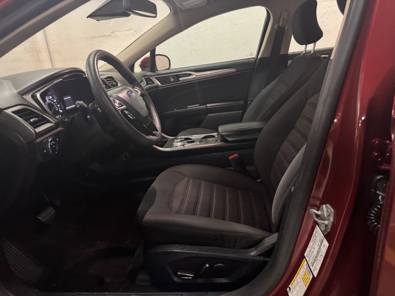 Used 2019 Ford Fusion SE FWD image 15