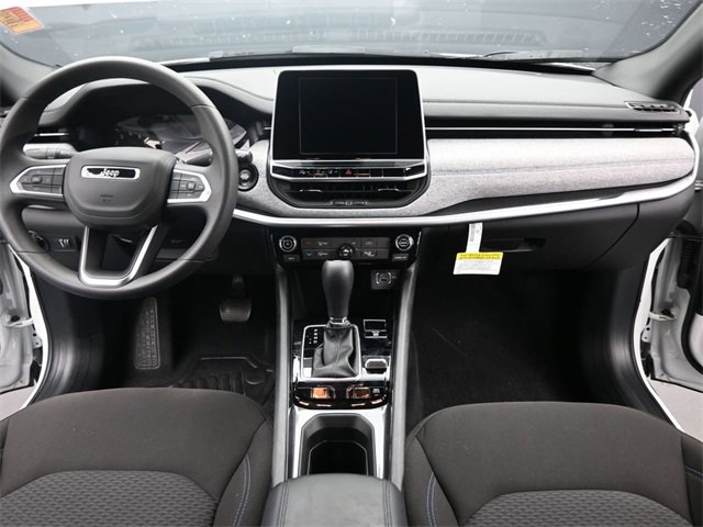 Used 2025 Jeep Compass Sport image 22