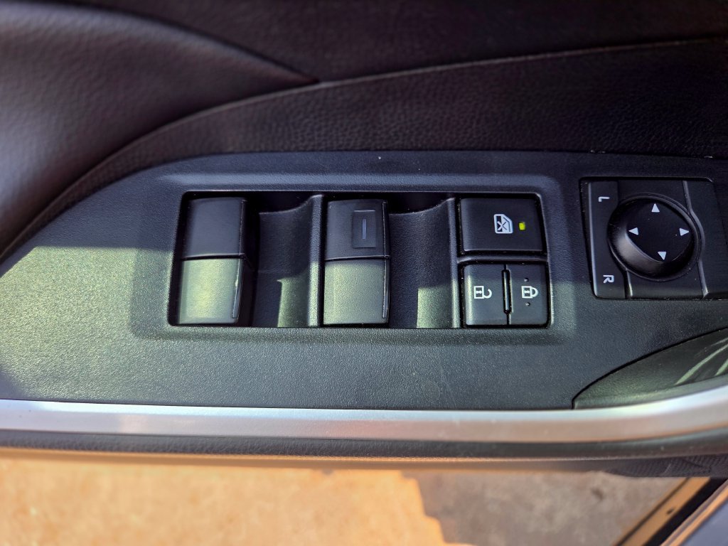 Used 2022 Toyota RAV4 LE FWD image 27