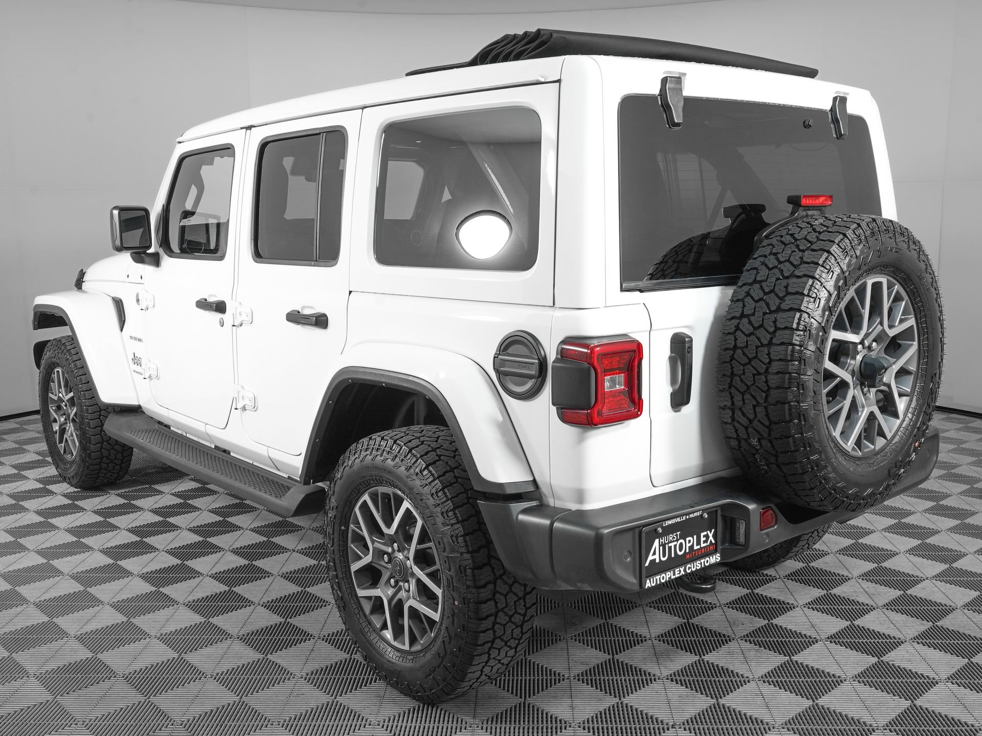 Used 2024 Jeep Wrangler Unlimited Sahara w/ Safety Group AWD/4WD image 6