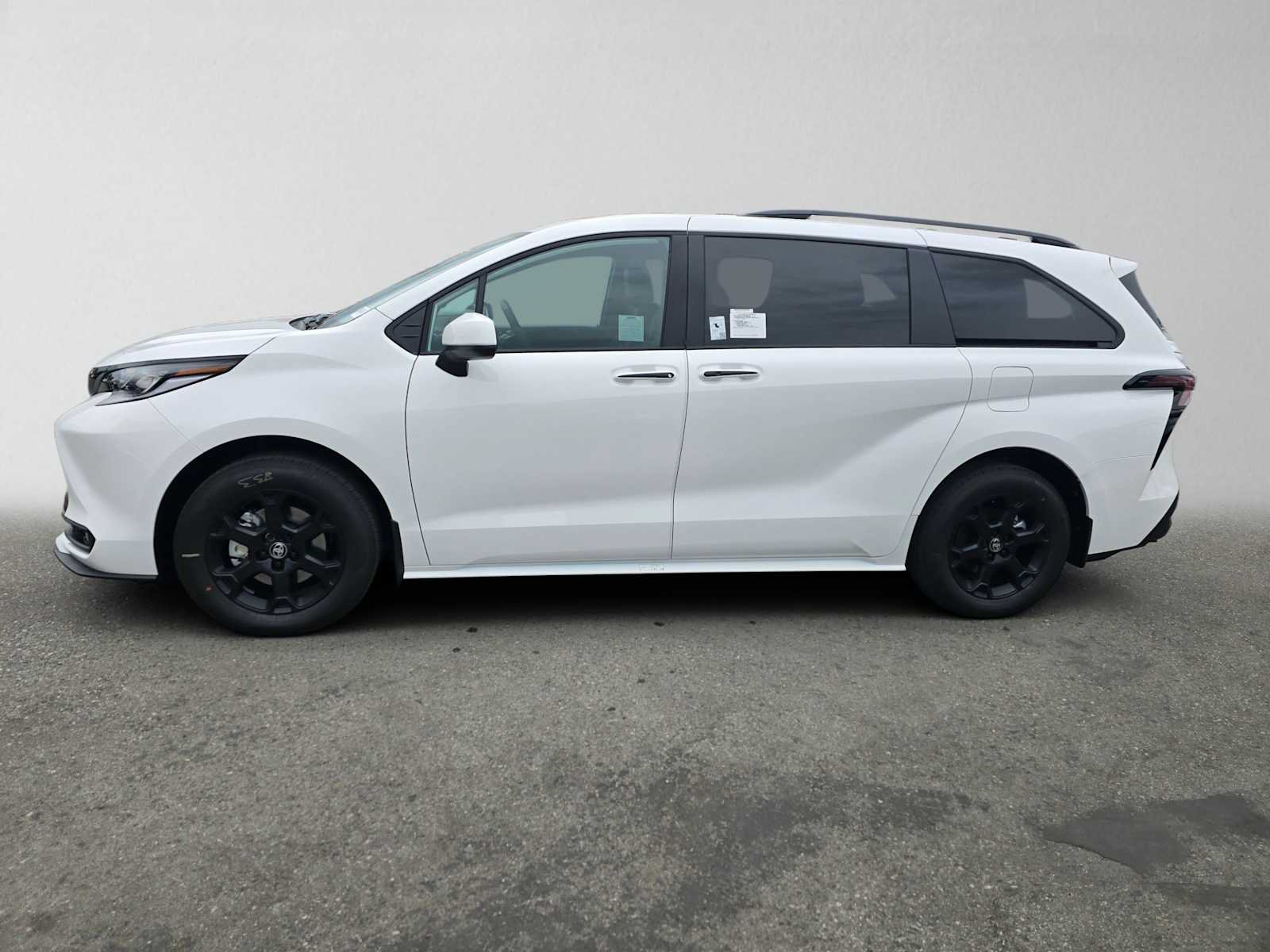 New 2026 Toyota Sienna XLE Woodland Edition AWD/4WD image 6
