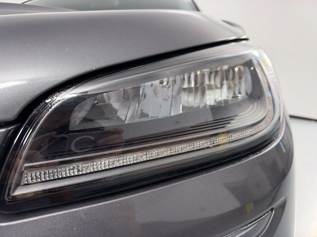 Used 2022 Lincoln Corsair AWD w/ Premium Package image 8