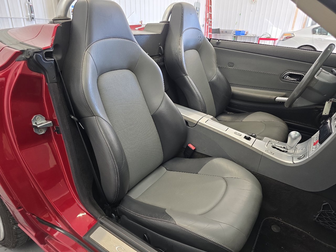 Used 2005 Chrysler Crossfire Limited image 37