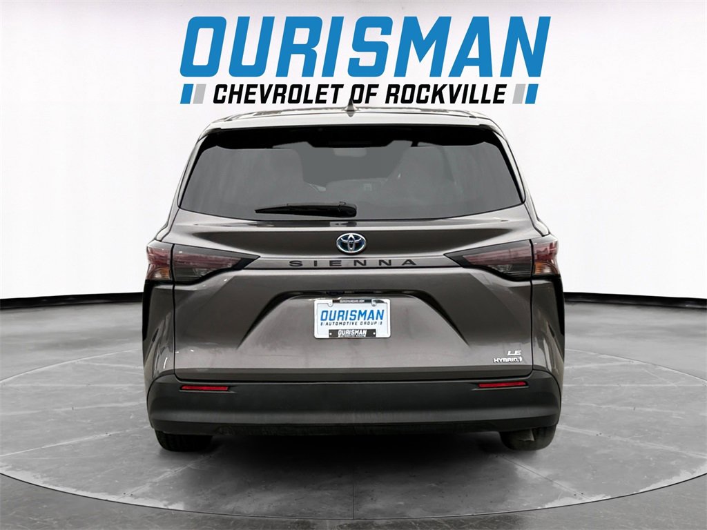 Used 2024 Toyota Sienna LE image 5