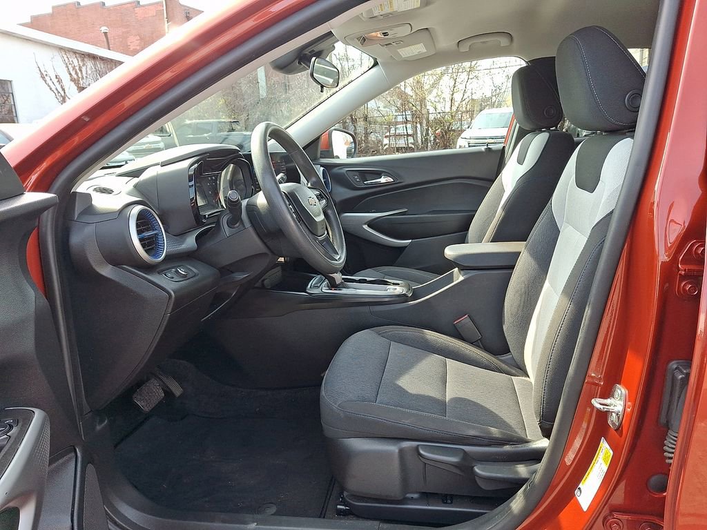 Used 2024 Chevrolet Trax LS w/ LS Convenience Package image 14