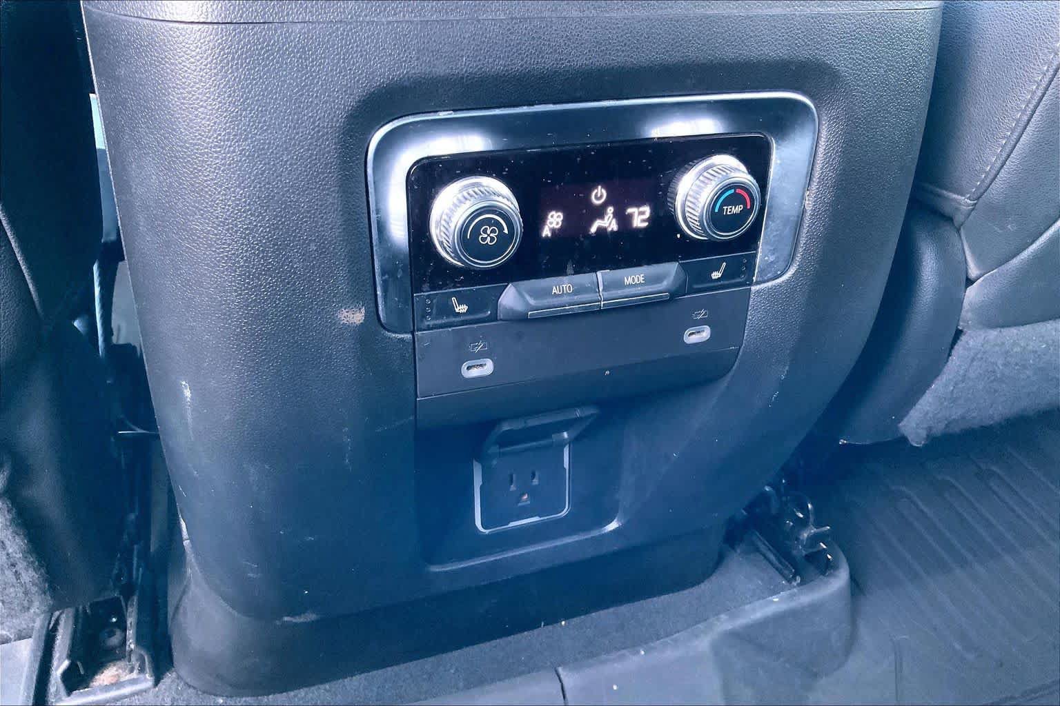 Used 2024 GMC Yukon XL AT4 w/ AT4 Premium Plus Package AWD/4WD image 71