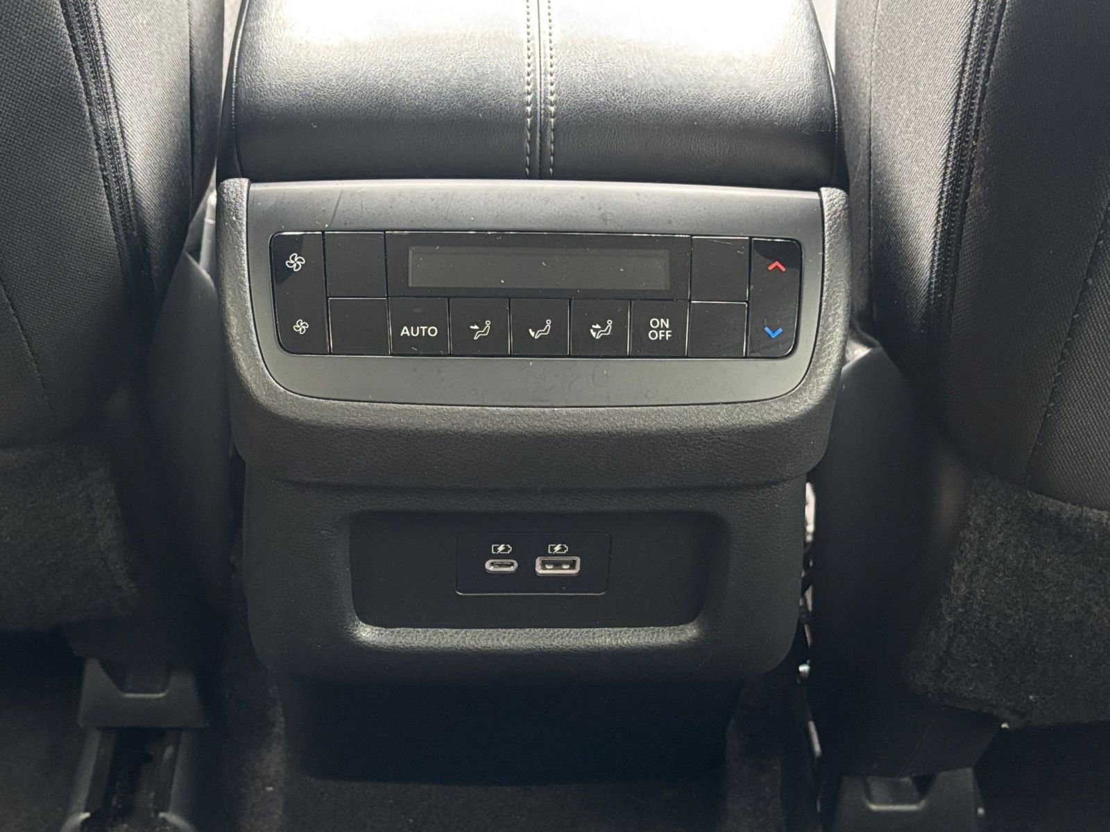 Used 2025 Nissan Pathfinder SV AWD/4WD image 25