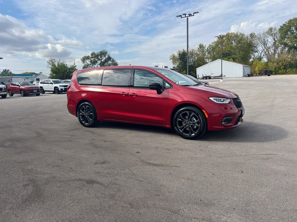 New 2026 Chrysler Pacifica Select image 36