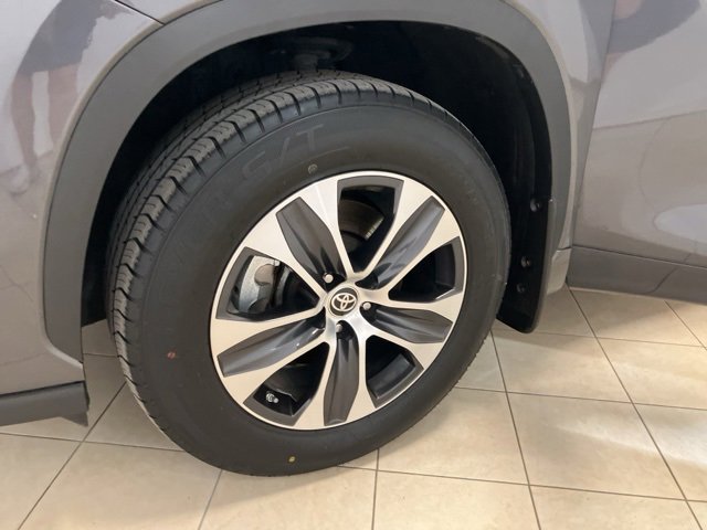 Used 2020 Toyota Highlander XLE image 36